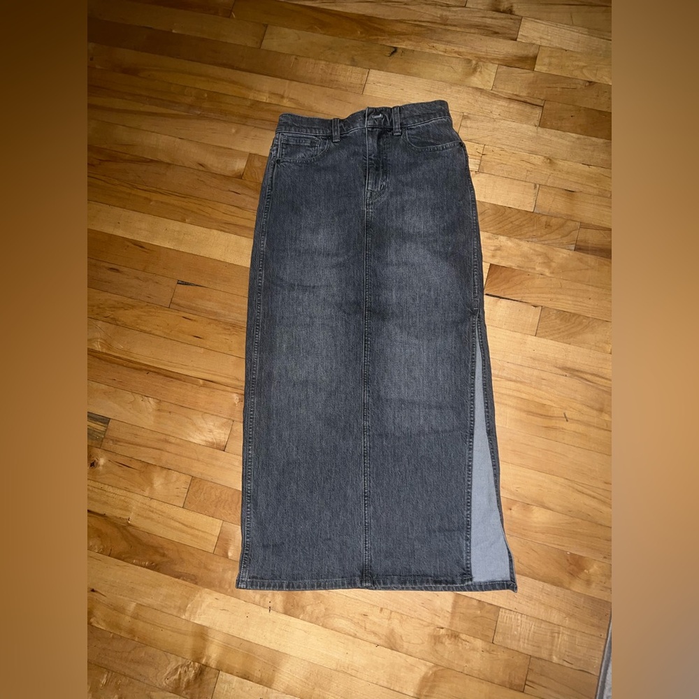 MADEWELL Gray Full-Length Denim Skirt with side slit. Slim Cut